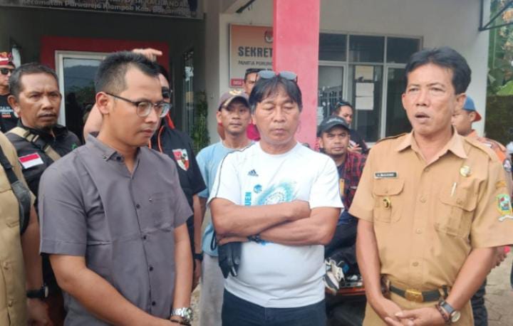 warga masih menantikan keputusan pemerintah desa dan hasil klarifikasi resmi terkait dugaan tindakan tidak pantas yang menyeret Kepala Dusun