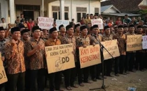 Paguyuban Kepala Desa Randublatung menjadi salah satu pihak yang paling vokal menyuarakan keberatan