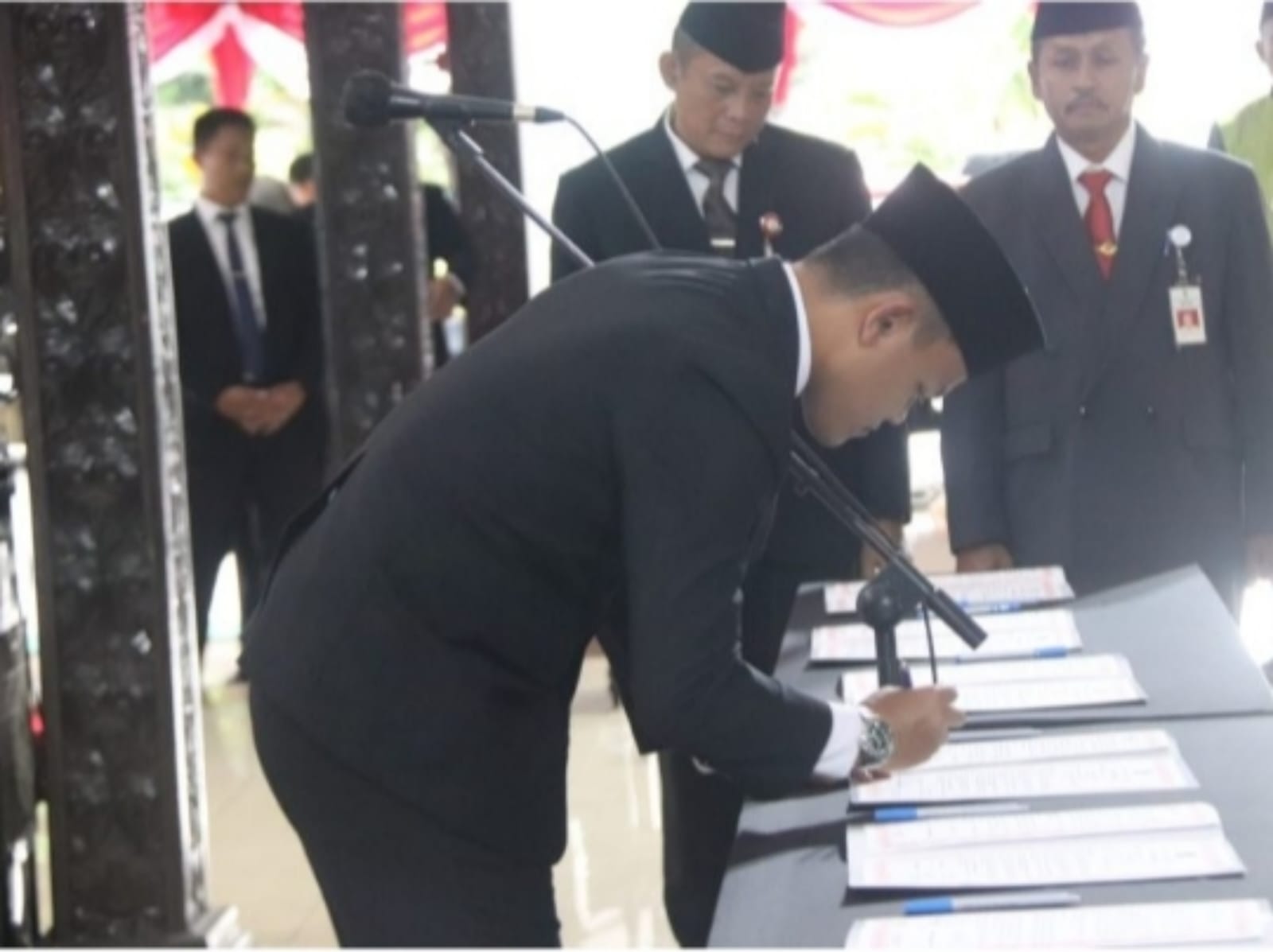 Bupati Purbalingga Fahmi Muhammad Hanif melantik enam Pejabat Pimpinan Tinggi Pratama