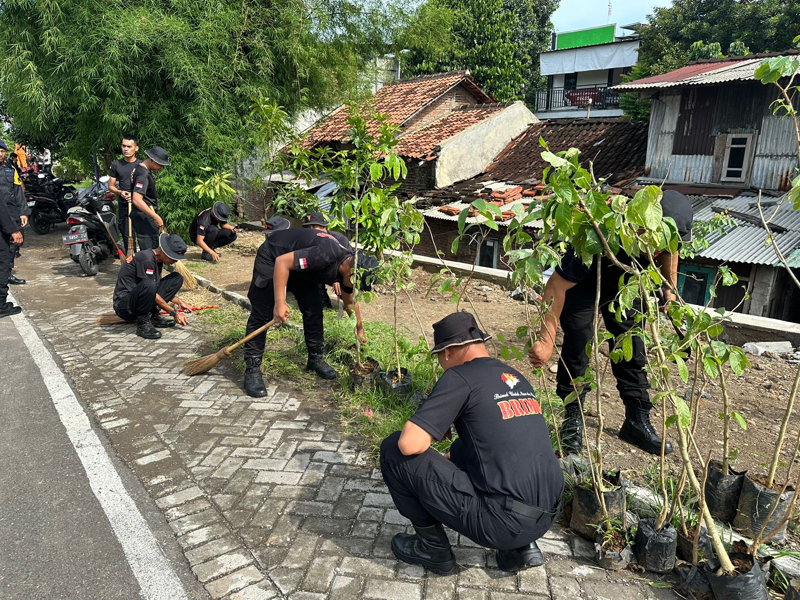Jaga Kelestarian Lingkungan, Satbrimob Polda Jateng Kembali Gelar Korve Massal di Surakarta, Pekalongan, dan Semarang