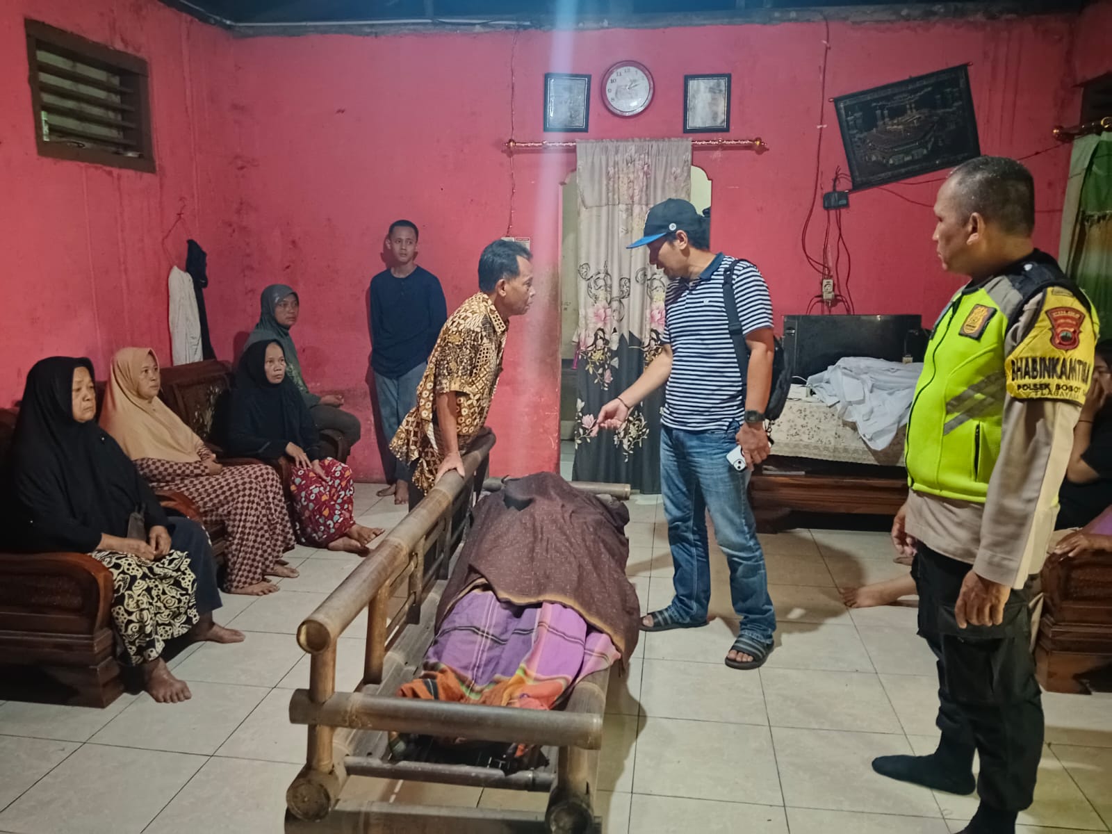 Warga Bobotsari Meninggal Dunia Jatuh dari Pohon Kelapa