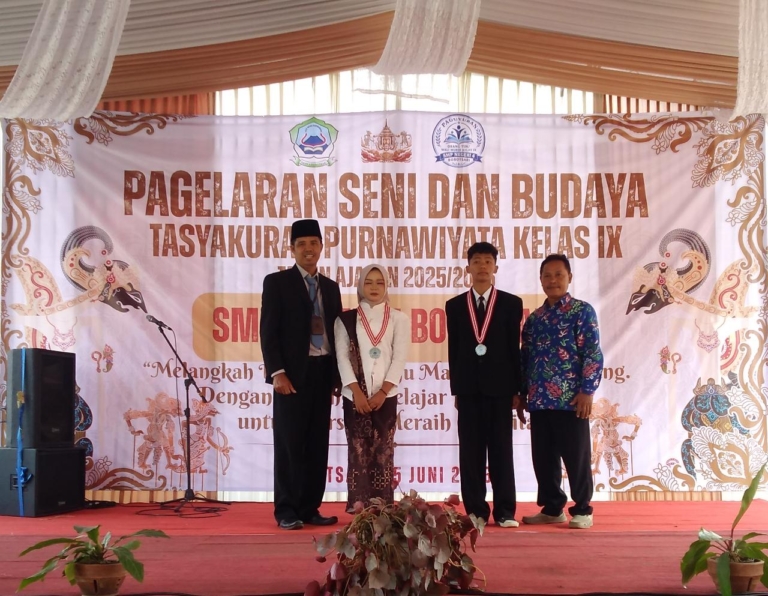 PAGELARAN SENI DAN BUDAYA TASYAKURAN PURNAWIYATA KELAS IX SMP NEGERI 4 BOBOTSARI