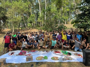 GIAT PEMUDA PEMUDI KARANG BANJAR “PEKA” BERSAMA WARGA DALAM MENORMALISASIKAN DANAU MUNJULLUHUR YANG TERBENGKALAI PULUHAN TAHUN