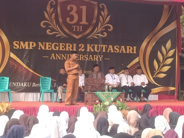 Peringati HUT ke-31, SMP Negeri 2 Kutasari Gelar Bakti Sosial dan Tausiyah Perbanyak Sedekah